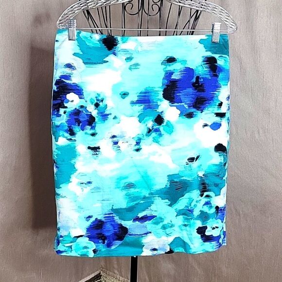 White House Black Market Dresses & Skirts - WHITE HOUSE BLACK‎ MARKET Floral Skirt Size 8